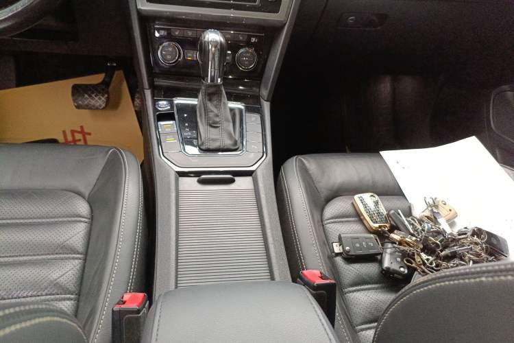 Used Volkswagen Lamando 2015 280TSI DSG Luxury Edition Gear Lever