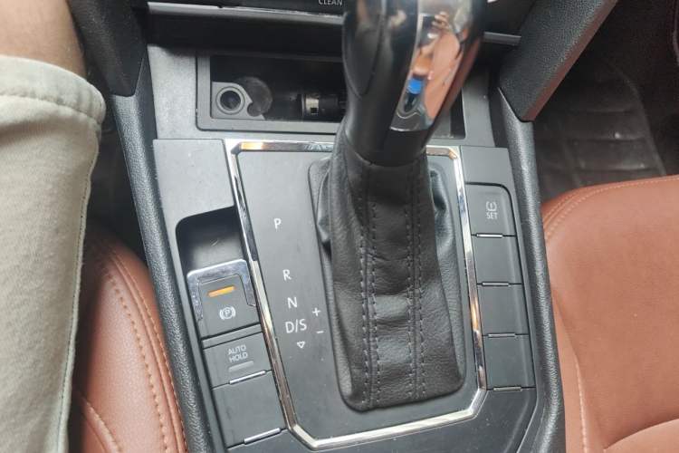 Used Volkswagen Lamando 2015 230TSI DSG Fashion Edition Gear Lever
