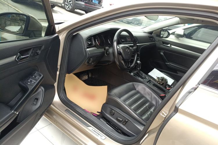 Used Volkswagen Lamando 2015 280TSI DSG Luxury Edition Interior 3