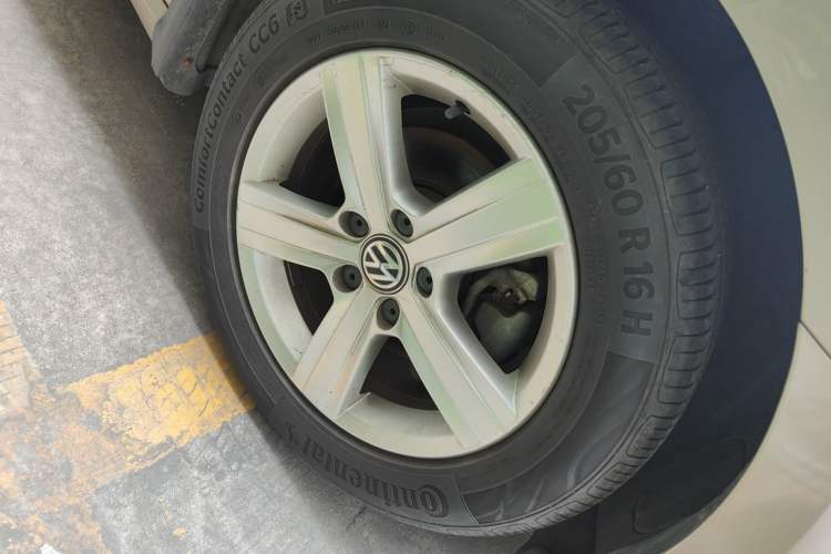 Used Volkswagen Lamando 2015 230TSI DSG Fashion Edition Right Front Wheel Hub