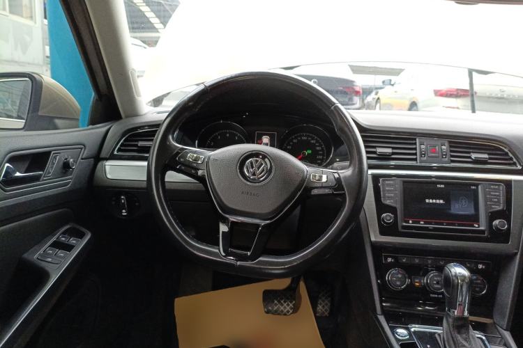 Used Volkswagen Lamando 2015 280TSI DSG Luxury Edition Steering Wheel