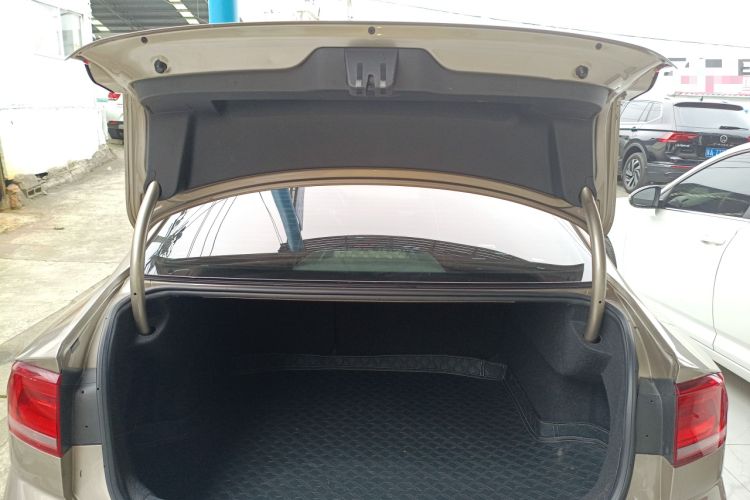 Used Volkswagen Lamando 2015 280TSI DSG Luxury Edition Trunk