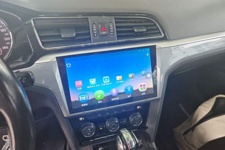 Used Volkswagen Lamando 2015 280TSI DSG Comfort Edition Audio And AC Panel