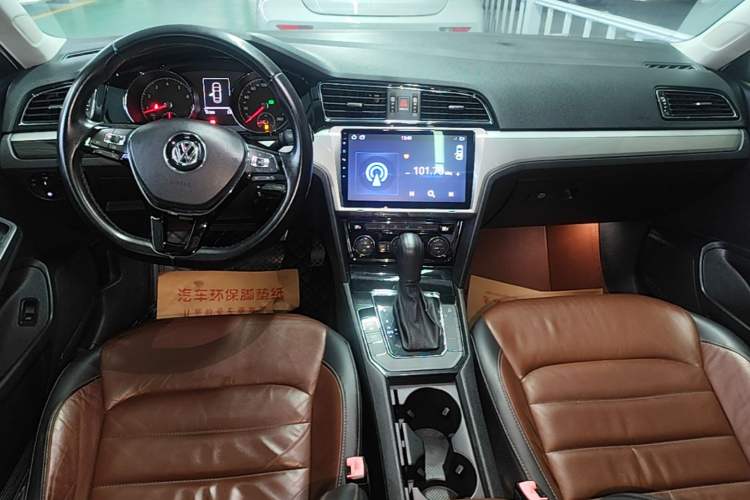 Used Volkswagen Lamando 2015 330TSI DSG Comfort Edition Audio And AC Panel