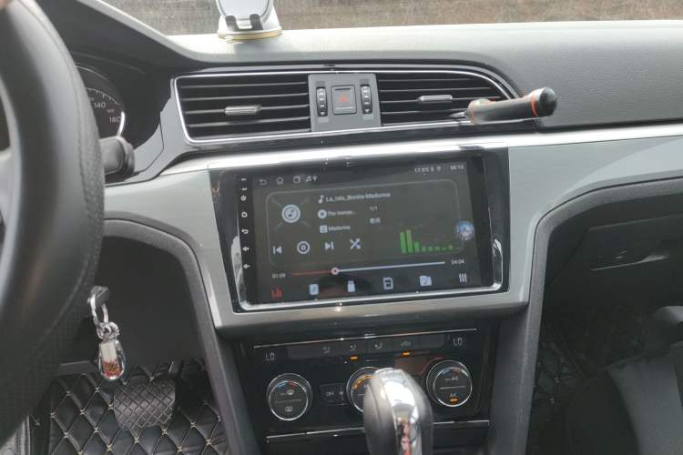 Used Volkswagen Lamando 2015 330TSI DSG Comfort Edition Audio And AC Panel