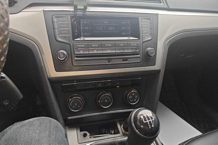 Used Volkswagen Lamando 2015 230TSI Manual Trend Edition Audio And AC Panel