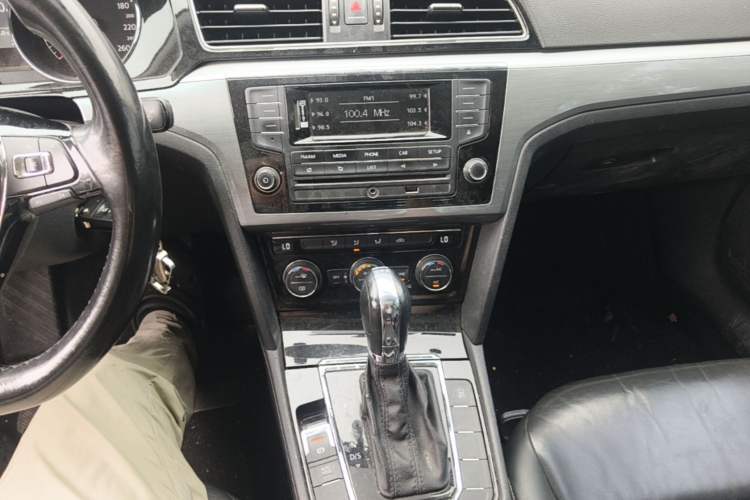 Used Volkswagen Lamando 2015 280TSI DSG Comfort Edition Audio And AC Panel