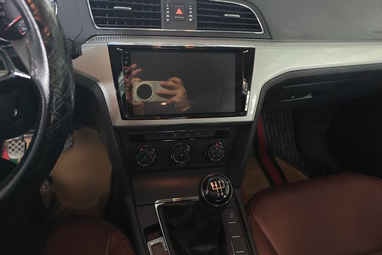 Used Volkswagen Lamando 2015 230TSI Manual Trend Edition Audio And AC Panel
