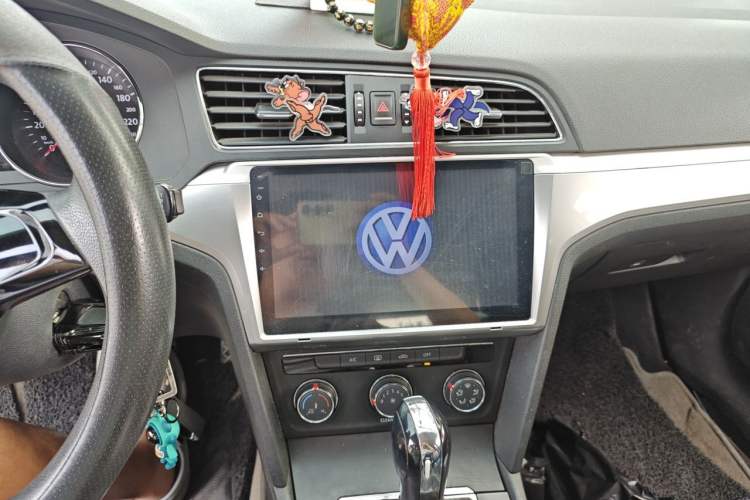 Used Volkswagen Lamando 2015 230TSI DSG Fashion Edition Audio And AC Panel
