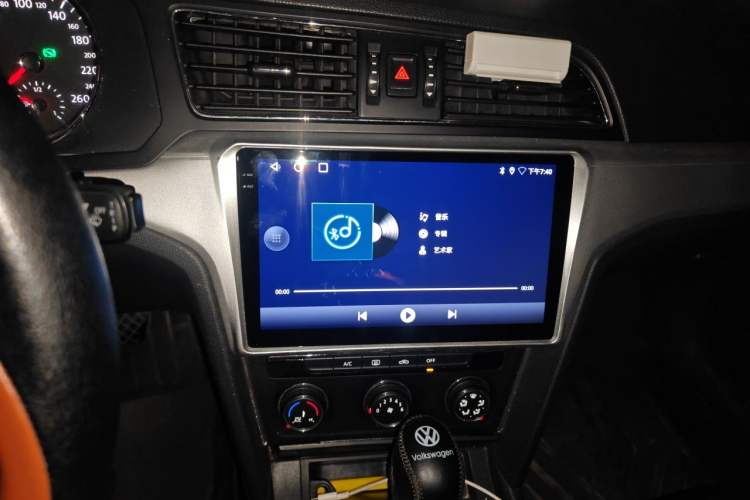 Used Volkswagen Lamando 2015 230TSI DSG Fashion Edition Audio And AC Panel