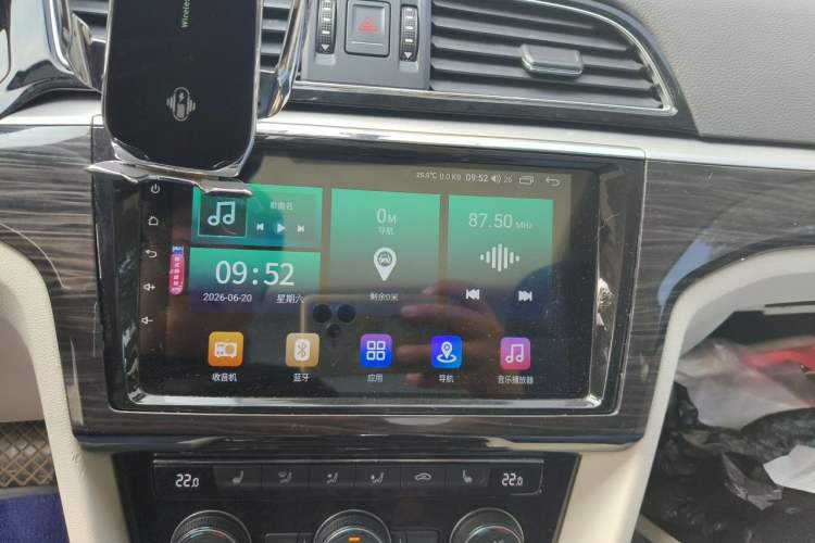 Used Volkswagen Lamando 2015 280TSI DSG Luxury Edition Audio And AC Panel