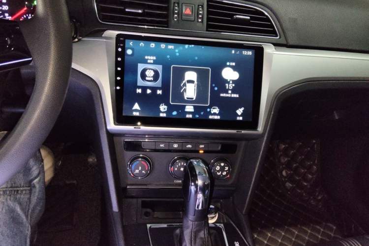 Used Volkswagen Lamando 2015 230TSI DSG Fashion Edition Audio And AC Panel