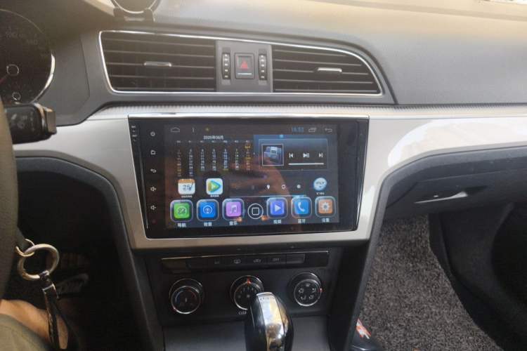 Used Volkswagen Lamando 2015 230TSI DSG Fashion Edition Audio And AC Panel
