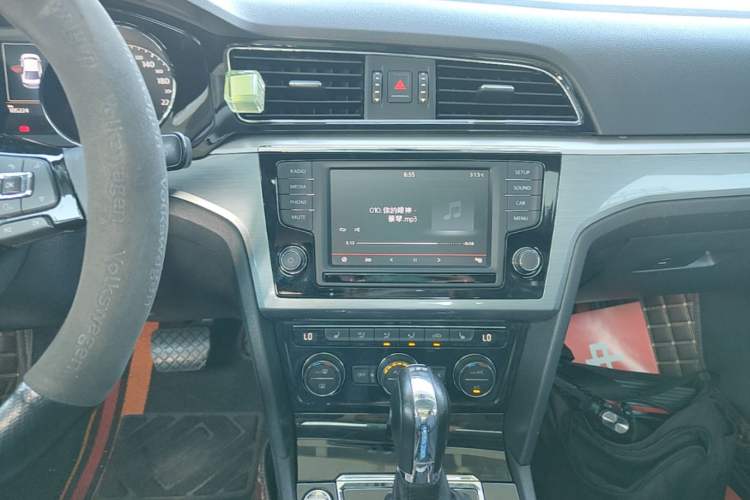 Used Volkswagen Lamando 2015 330TSI DSG Luxury Edition Audio And AC Panel