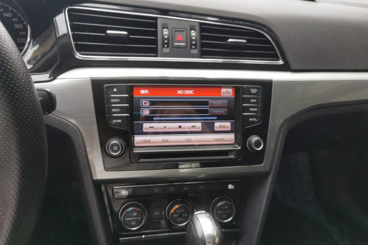 Used Volkswagen Lamando 2015 280TSI DSG Comfort Edition Audio And AC Panel