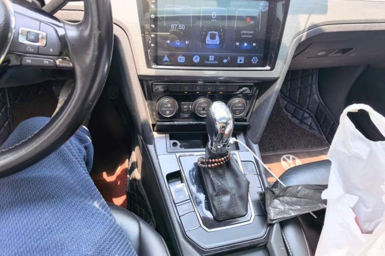 Used Volkswagen Lamando 2015 280TSI DSG Comfort Edition Audio And AC Panel