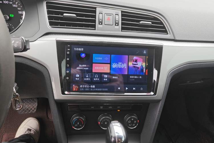Used Volkswagen Lamando 2015 230TSI DSG Fashion Edition Audio And AC Panel