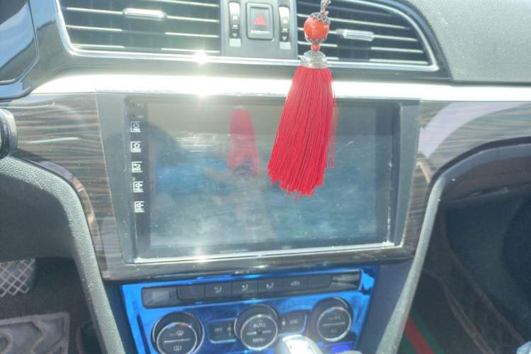 Used Volkswagen Lamando 2015 280TSI DSG Comfort Edition Audio And AC Panel