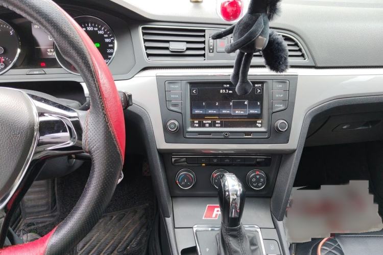 Used Volkswagen Lamando 2015 230TSI DSG Fashion Edition Audio And AC Panel