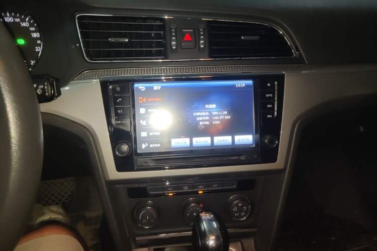 Used Volkswagen Lamando 2015 230TSI DSG Fashion Edition Audio And AC Panel