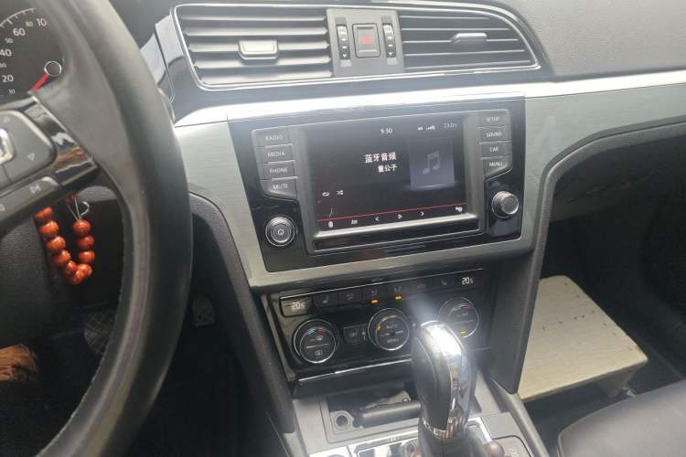 Used Volkswagen Lamando 2015 280TSI DSG Luxury Edition Audio And AC Panel