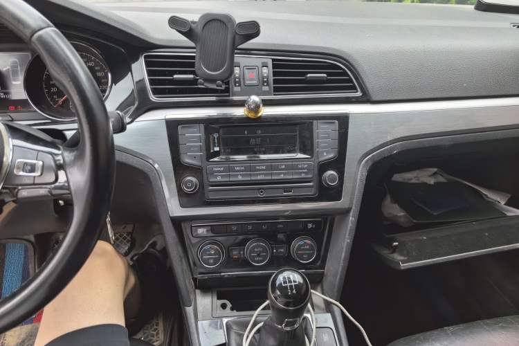Used Volkswagen Lamando 2015 280TSI Manual Comfort Edition Audio And AC Panel