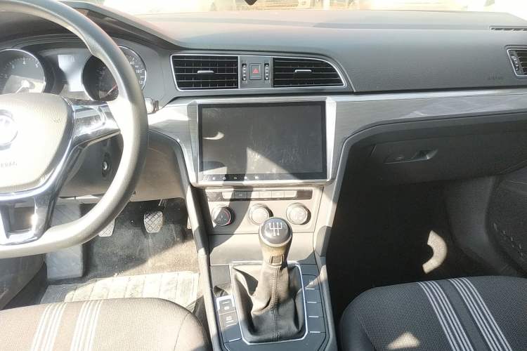 Used Volkswagen Lamando 2015 230TSI Manual Trend Edition Audio And AC Panel