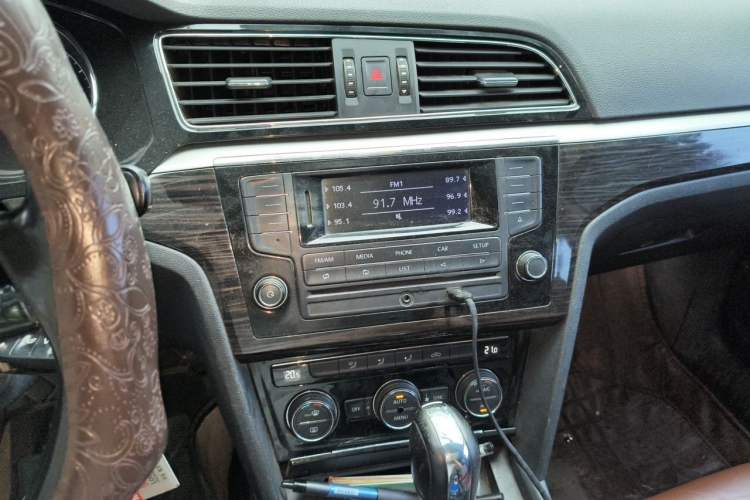 Used Volkswagen Lamando 2015 280TSI DSG Comfort Edition Audio And AC Panel