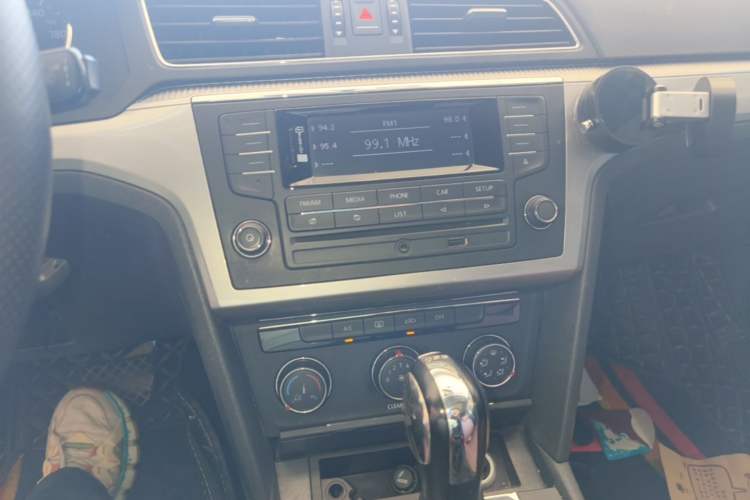 Used Volkswagen Lamando 2015 230TSI DSG Fashion Edition Audio And AC Panel