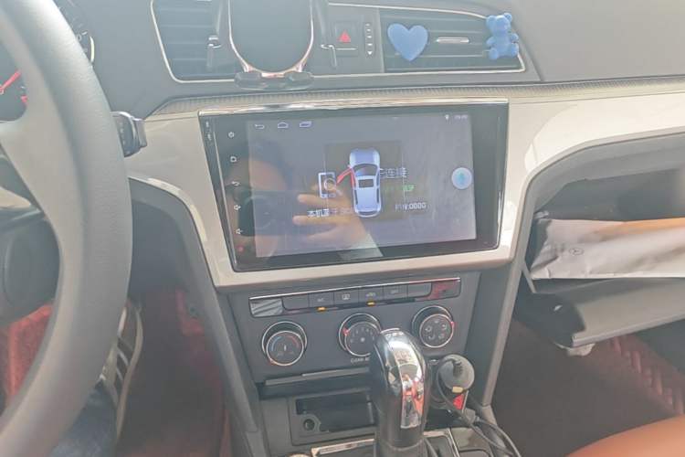 Used Volkswagen Lamando 2015 230TSI DSG Fashion Edition Audio And AC Panel