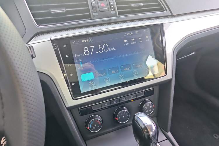 Used Volkswagen Lamando 2015 230TSI DSG Fashion Edition Audio And AC Panel