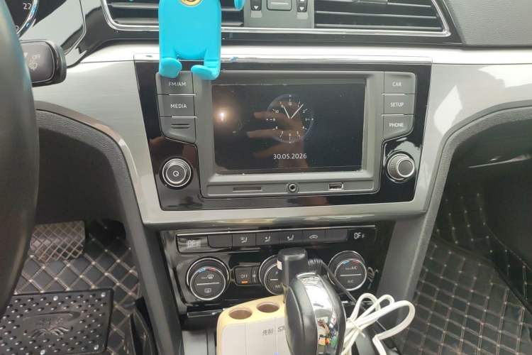 Used Volkswagen Lamando 2015 280TSI DSG Comfort Edition Audio And AC Panel