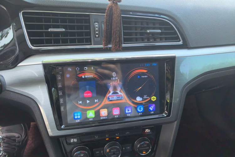 Used Volkswagen Lamando 2015 280TSI DSG Comfort Edition Audio And AC Panel