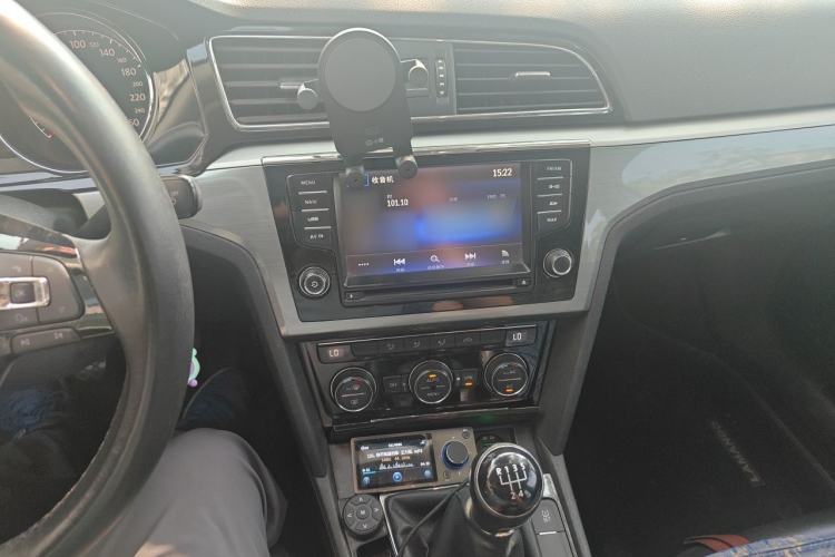 Used Volkswagen Lamando 2015 280TSI Manual Comfort Edition Audio And AC Panel