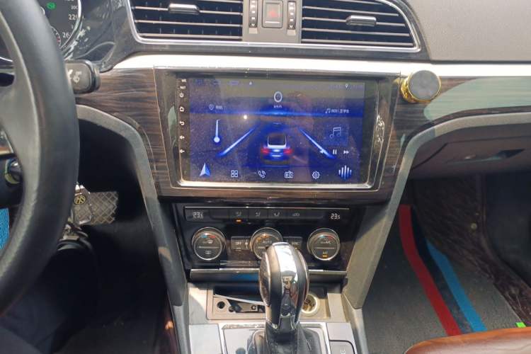 Used Volkswagen Lamando 2015 280TSI DSG Comfort Edition Audio And AC Panel