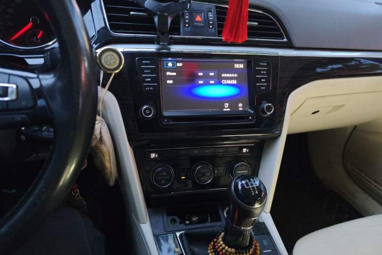 Used Volkswagen Lamando 2015 280TSI Manual Comfort Edition Audio And AC Panel