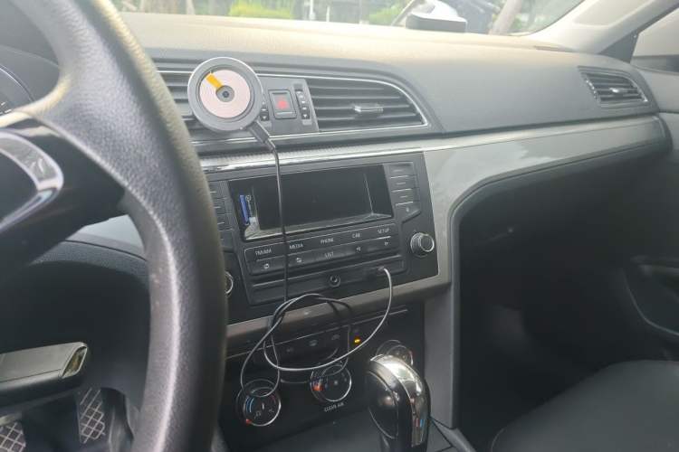 Used Volkswagen Lamando 2015 230TSI DSG Fashion Edition Audio And AC Panel