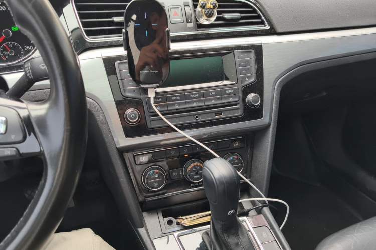 Used Volkswagen Lamando 2015 280TSI DSG Comfort Edition Audio And AC Panel