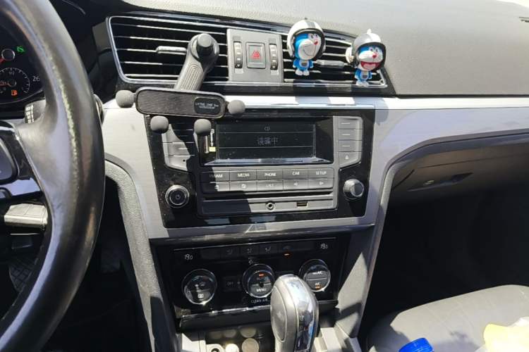 Used Volkswagen Lamando 2015 280TSI DSG Comfort Edition Audio And AC Panel
