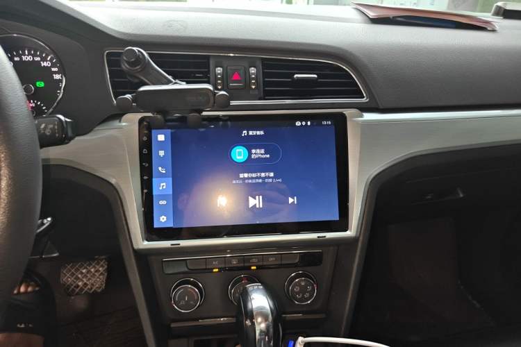 Used Volkswagen Lamando 2015 230TSI DSG Fashion Edition Audio And AC Panel