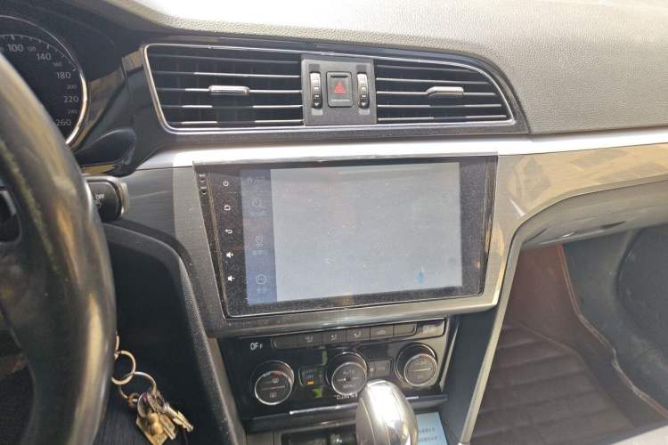Used Volkswagen Lamando 2015 280TSI DSG Comfort Edition Audio And AC Panel