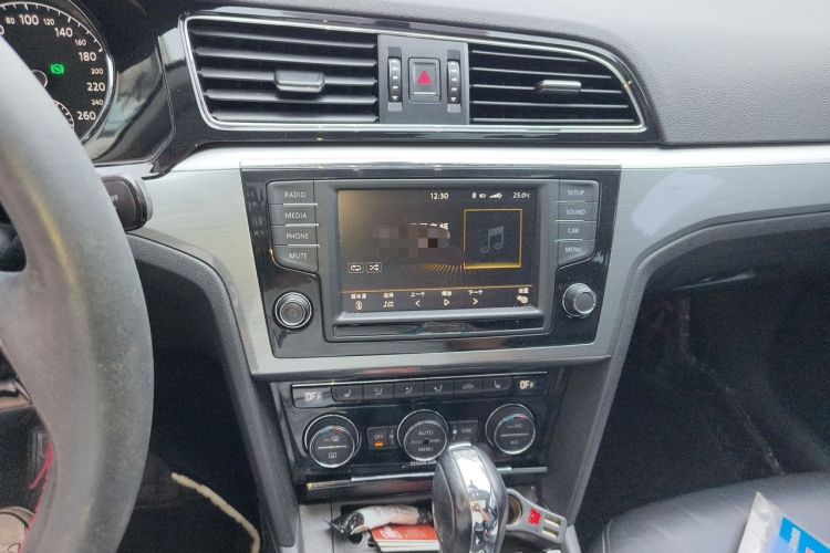 Used Volkswagen Lamando 2015 280TSI DSG Luxury Edition Audio And AC Panel