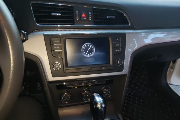 Used Volkswagen Lamando 2015 230TSI DSG Fashion Edition Audio And AC Panel