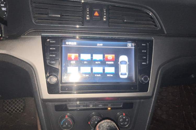 Used Volkswagen Lamando 2015 230TSI DSG Fashion Edition Audio And AC Panel