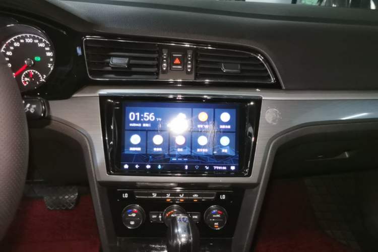 Used Volkswagen Lamando 2015 280TSI DSG Comfort Edition Audio And AC Panel