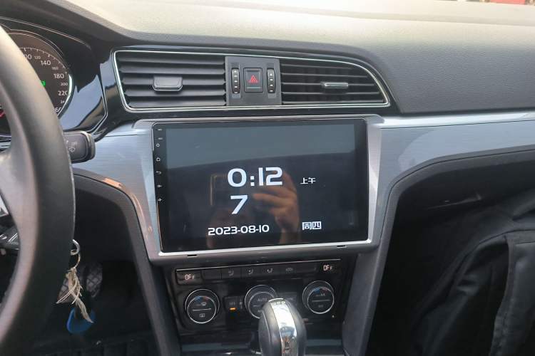 Used Volkswagen Lamando 2015 280TSI DSG Comfort Edition Audio And AC Panel
