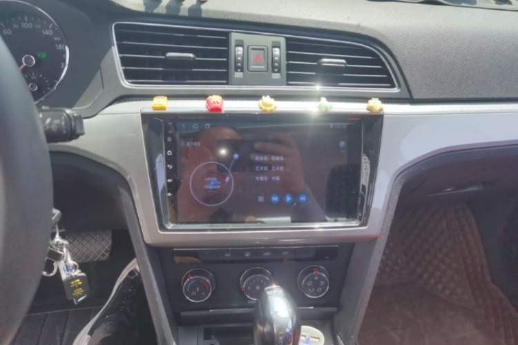 Used Volkswagen Lamando 2015 230TSI DSG Fashion Edition Audio And AC Panel
