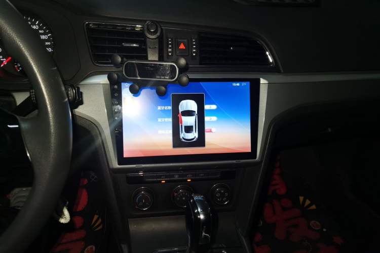 Used Volkswagen Lamando 2015 230TSI DSG Fashion Edition Audio And AC Panel