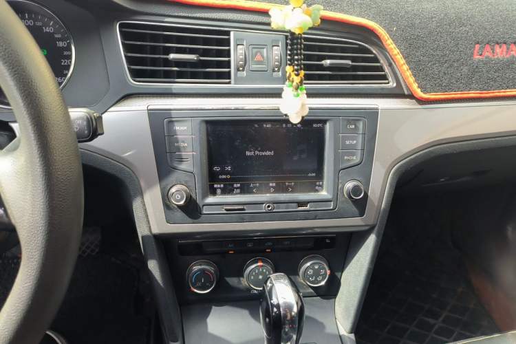 Used Volkswagen Lamando 2015 230TSI DSG Fashion Edition Audio And AC Panel