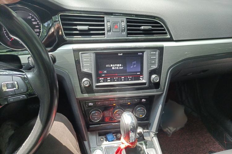 Used Volkswagen Lamando 2015 280TSI DSG Luxury Edition Audio And AC Panel